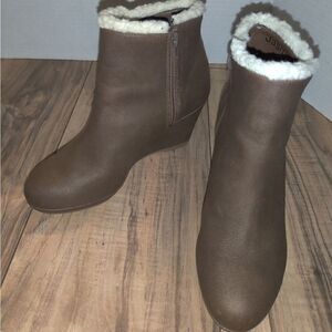 JASMIN Women's JSHEP Cognac Faux Leather Boots Size: 6M.